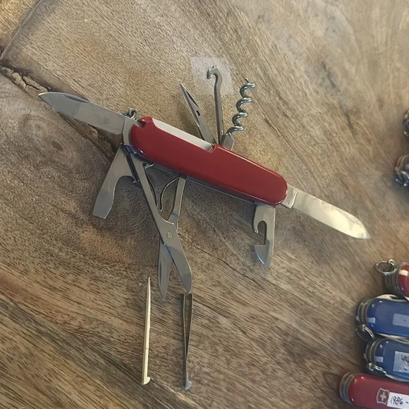 Climber Swiss Army Knife x Victorinox Like New!! - Picture 6 of 8
